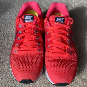 Women’s bright, Nike, tennis shoe, lightly worn zoom, Pegasus, 34